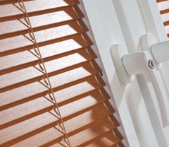 Perfect-Fit-Wooden-Venetian-Blinds-London-Fitters