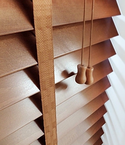 wooden-blinds-fitting-in-london